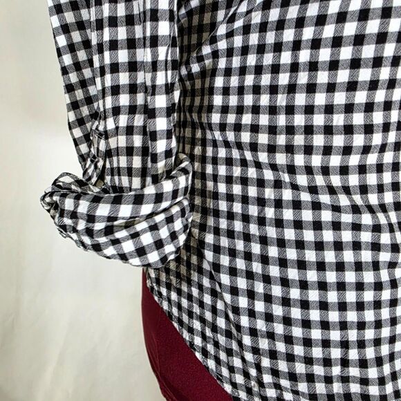 Jones New York Checkered Button Down Tie Top Size Medium - Picture 4 of 8